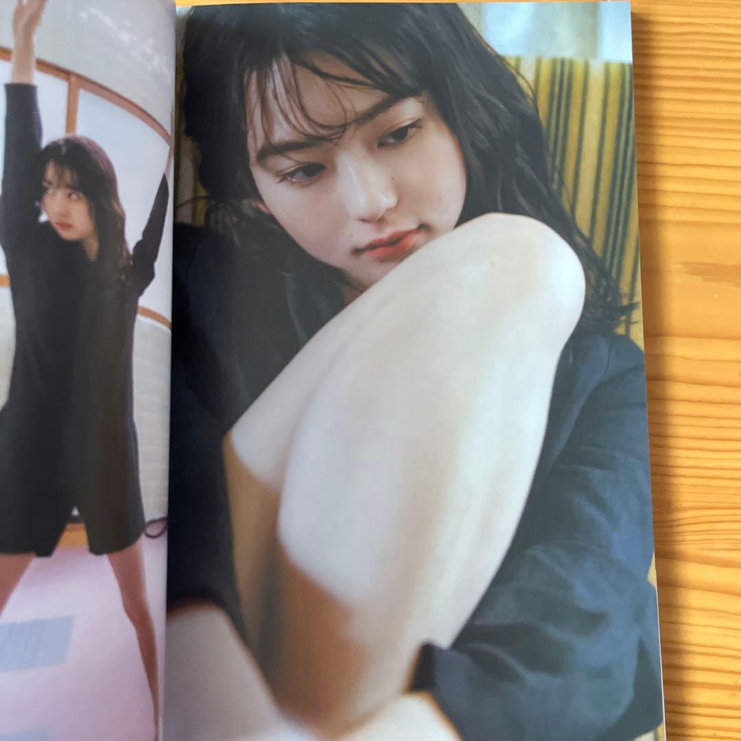 山田杏奈さん写真集2点【1点サイン付】 - メルカリ