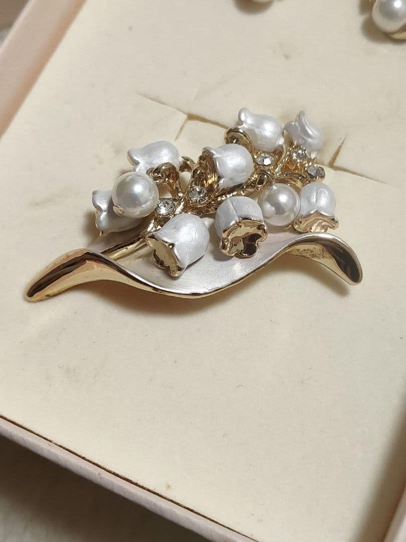 希少デザイン ヴァンドームブティック すずらん ブローチ、イヤリング