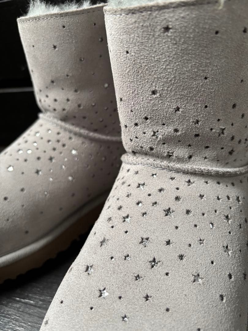 程度良好UGG グレー 星型デザインムートンブーツ - メルカリ