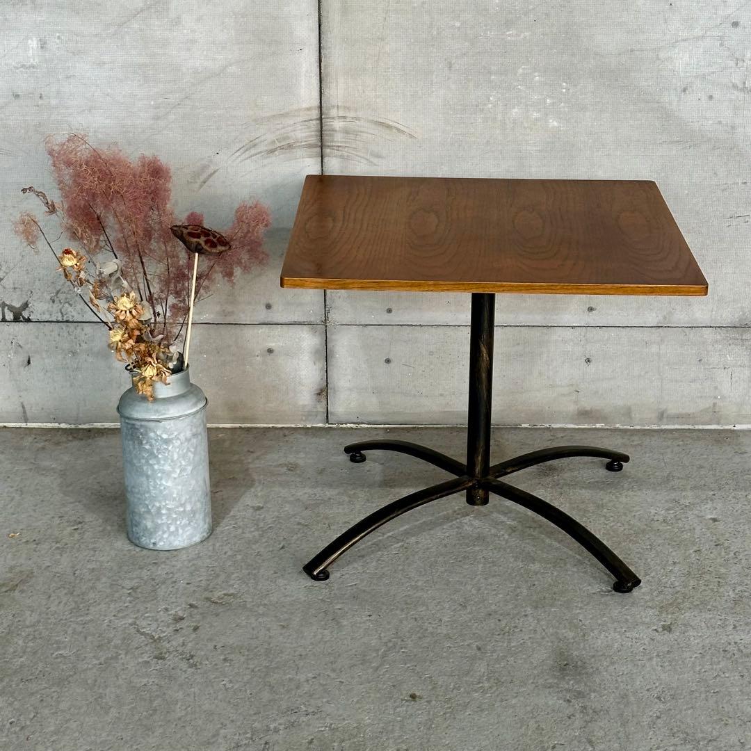 ✦無骨✦ミッドセンチュリーテイスト × 昇降式カフェテーブル　鉄脚 カフェレストランなど飲食店向け鉄脚テーブル、600角テーブルは大阪の
