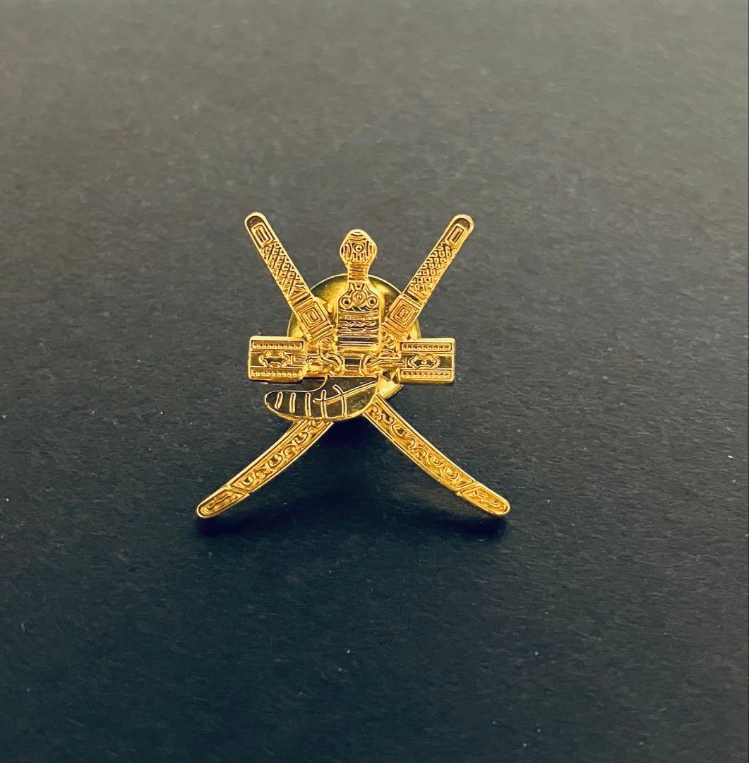 オマーン ピンバッジ ゴールドカラー - メルカリ