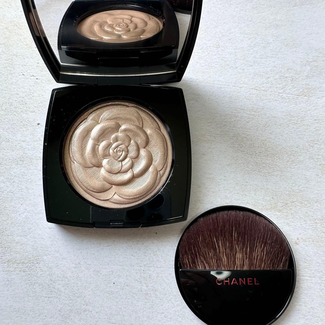 【新品】シャネル ハイライト カメリア ハイライター　パウダー 試してみた】レーヴ ドゥ カメリア CHANELの人気色・イエベブルベ別の
