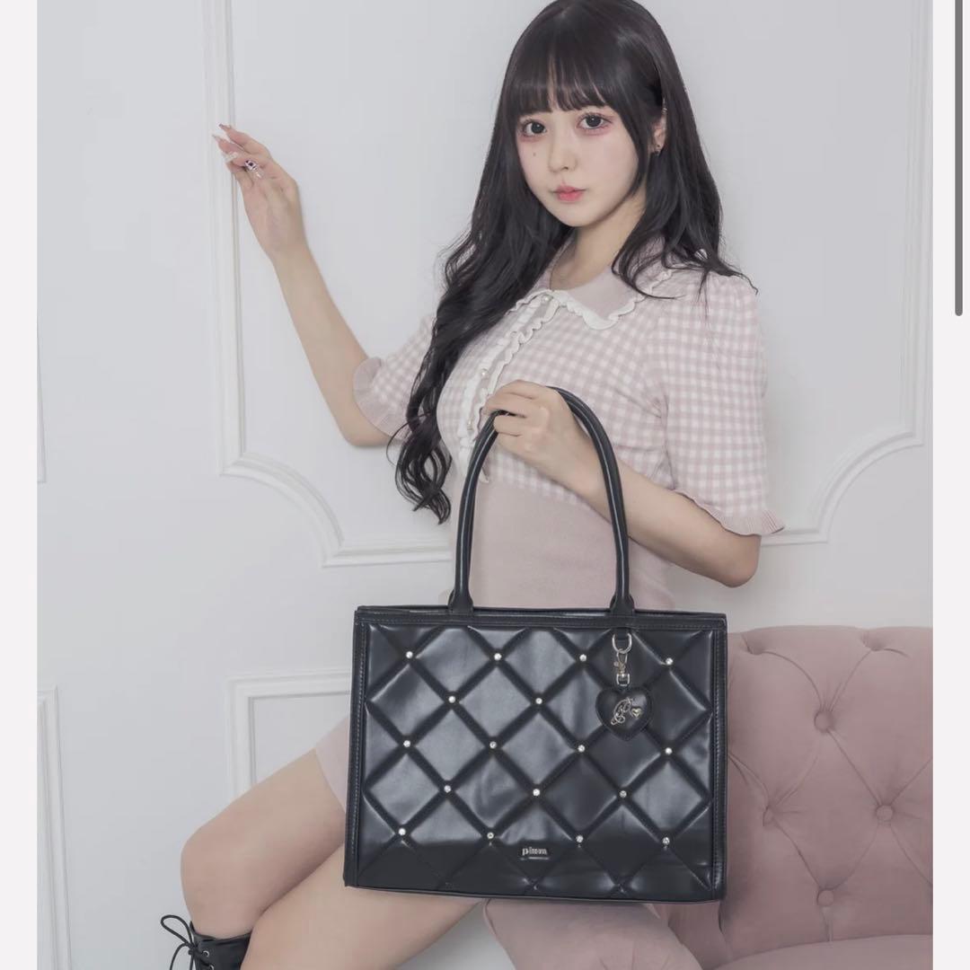 pium ビジューキルティングトートバッグ - メルカリ