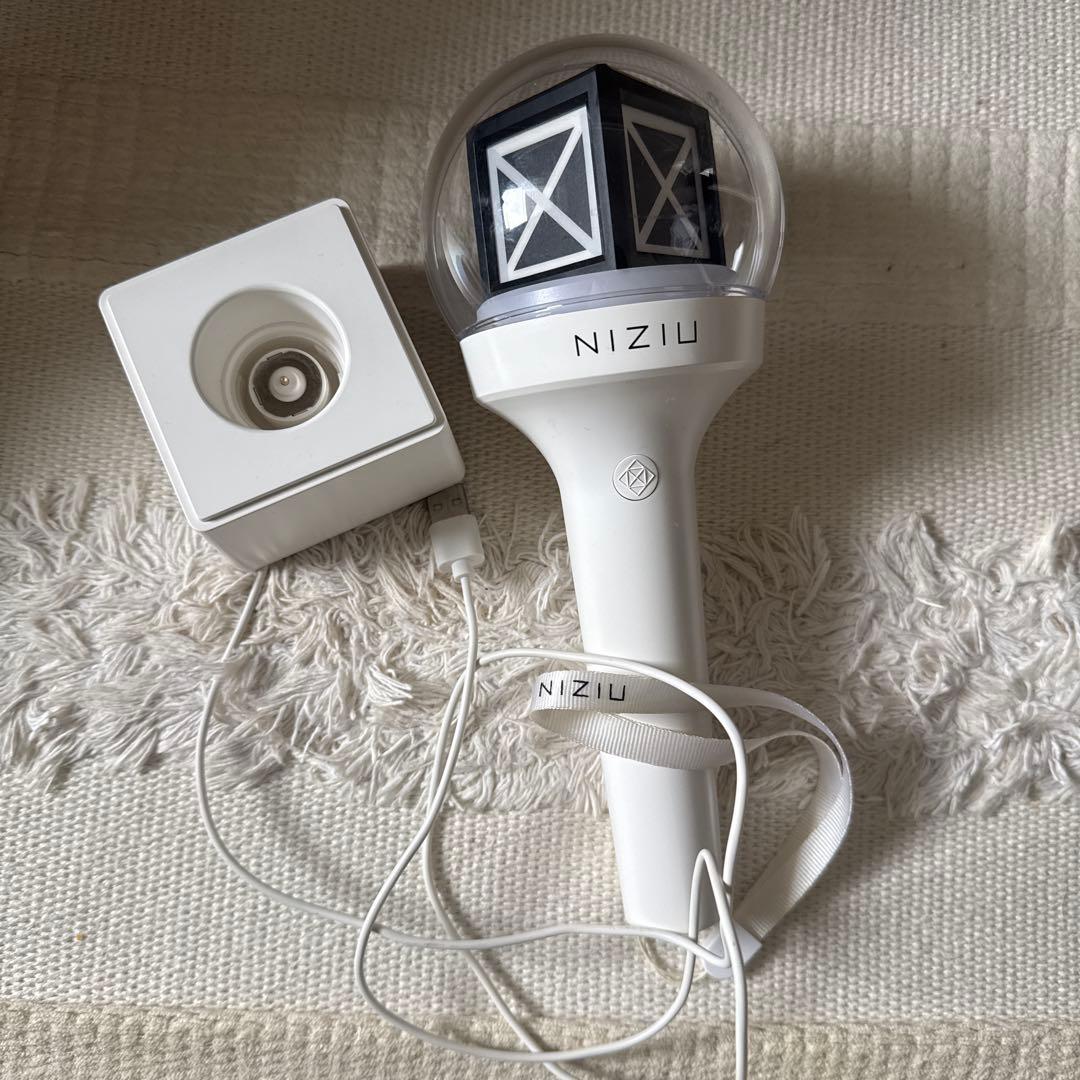 NiziU ペンライト - メルカリ