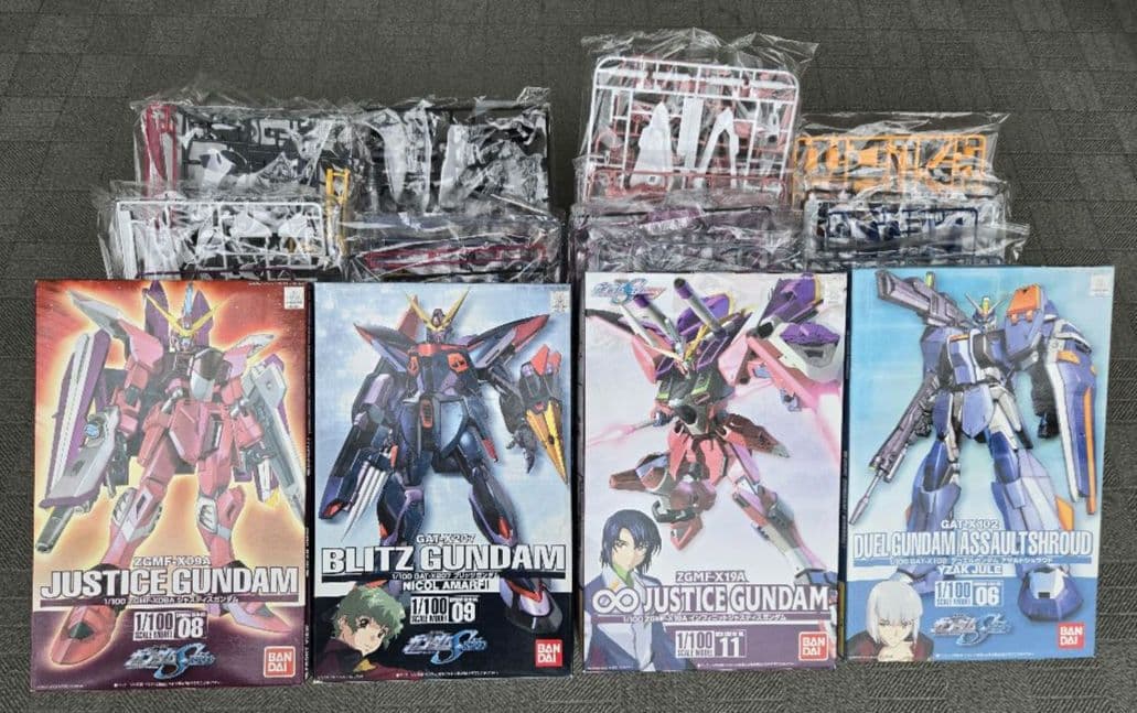 ガンプラ　ガンダムSEED＆DESTINY 1/100　4点まとめ売り ガンダムSEED DESTINY BANDAI 初回限定品 1/100 レジェンドガンダム |