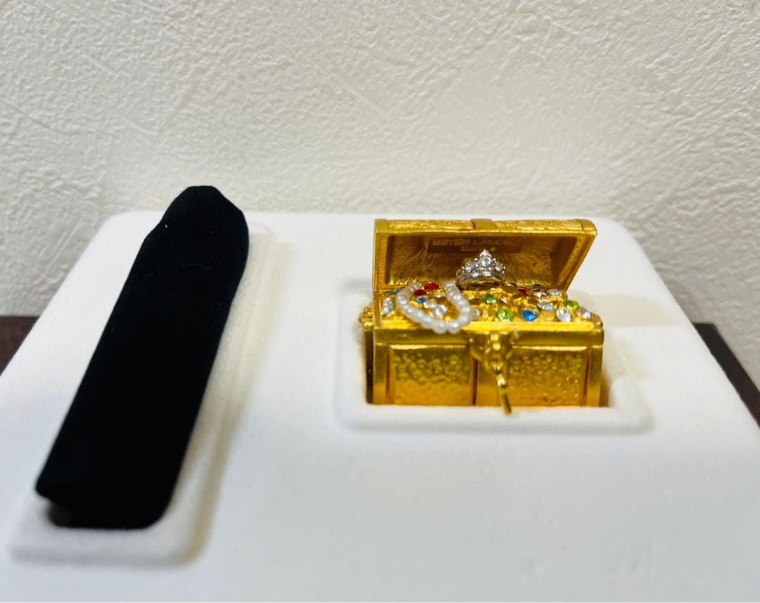 エスティローダー 練香水 ダズル ゴールドチェスト エスティローダーのうさぎ 練り香水 未使用 BOX付き - SNAP