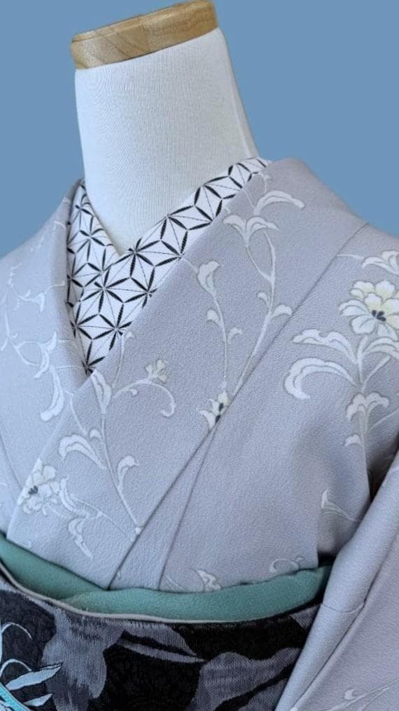 着物12 くるり 東レシルック 唐草紋様袷着物 グレー 身丈165裄丈