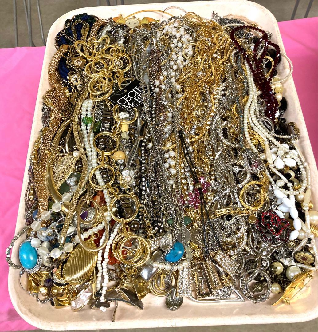 アクセサリーまとめ売り【約4Kg】 アクセサリーまとめ売り大量 - メルカリ