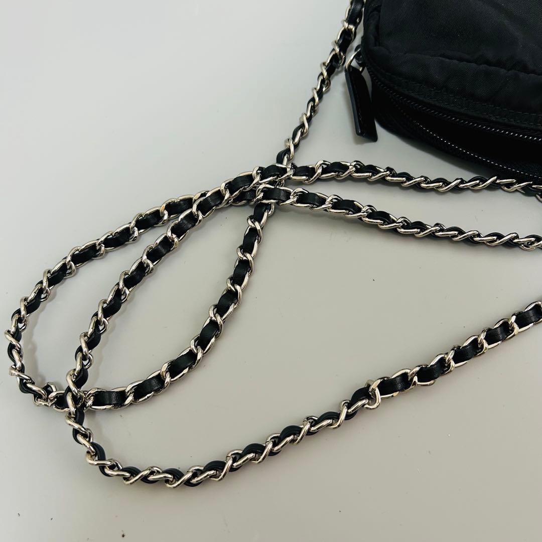 PRADA プラダ チェーン ショルダーバッグ カメラバッグ 黒色 三角