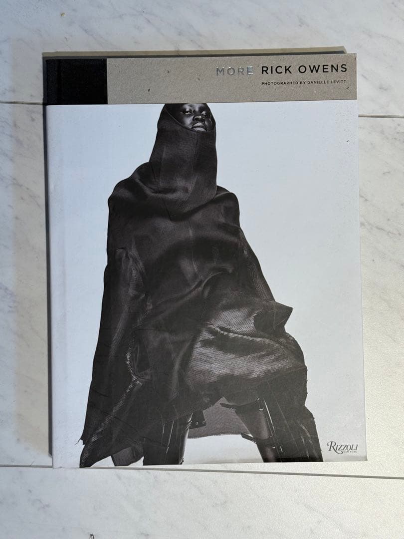 RICK OWENS / 2023 作品集サイン入り Rick Owens -Men's- 2023年春夏コレクション | パリ | 画像46枚