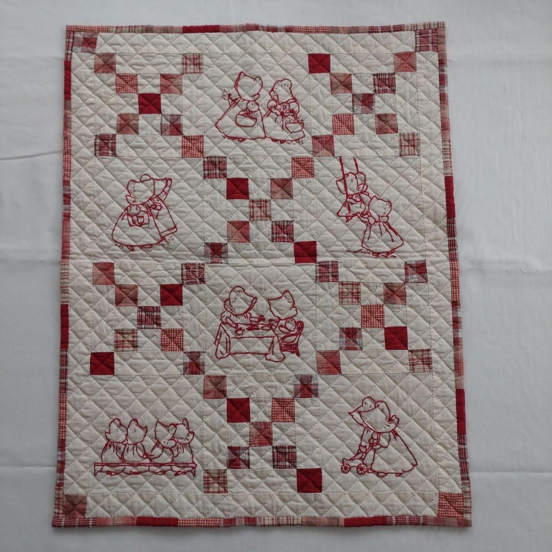 パッチワーク 刺繍 タペストリー スーちゃん 赤 - メルカリ