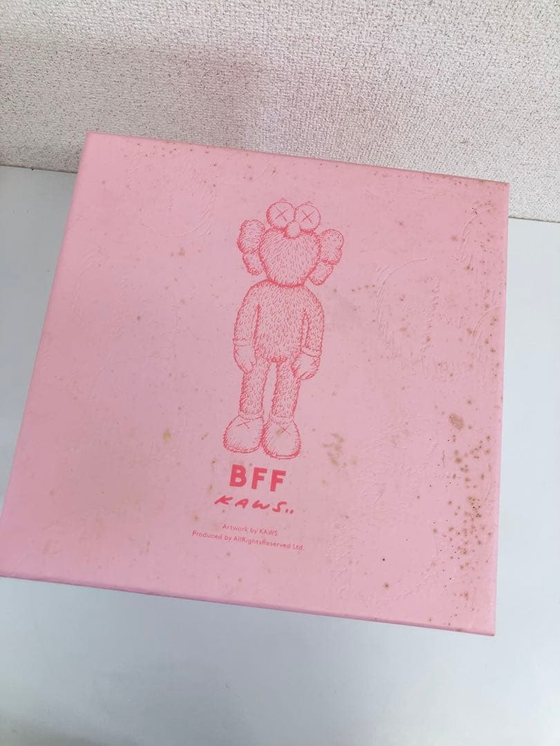 ☆Kaws BFF Pink Plush カウズ 世界3000体限定 ぬいぐるみ - メルカリ