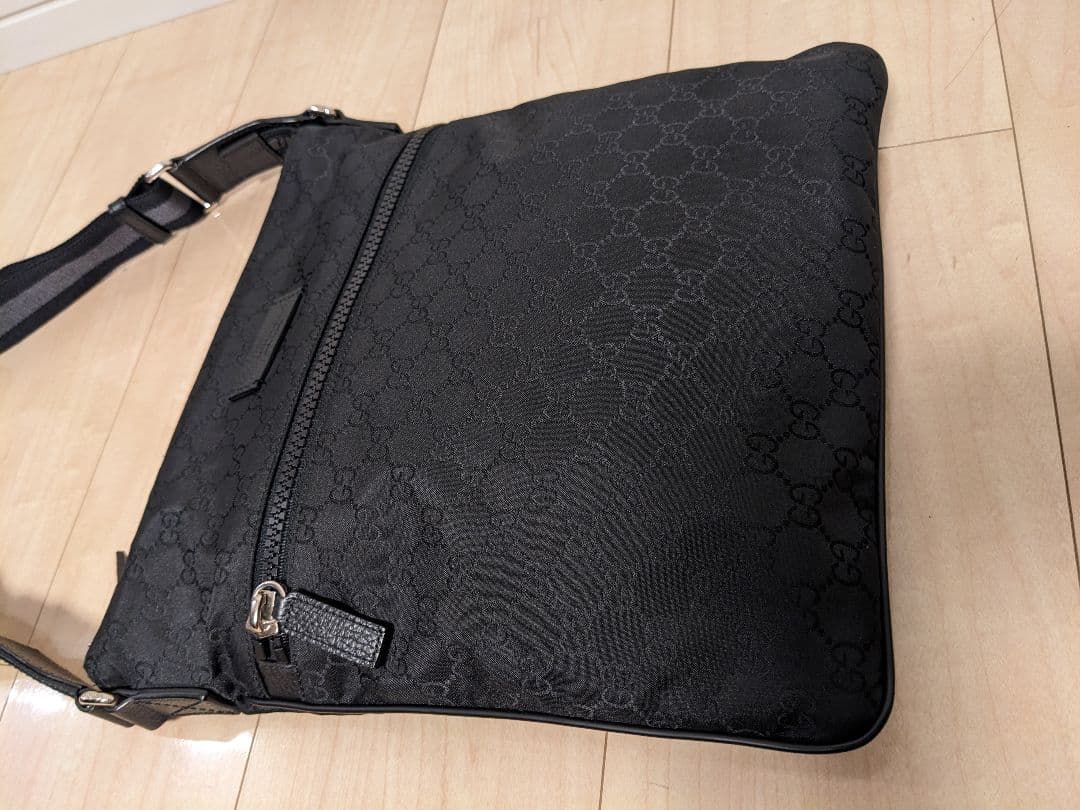 Gucci GGパターン ブラックショルダーバッグ