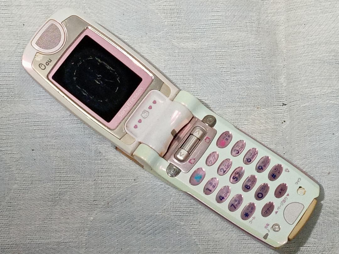 au A3014S ハローキティコラボモデル ガラケー ジャンク品 希少 レア