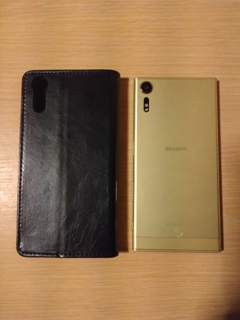 Xperia XZs SO‑03J 本体＋ケース付き 32GB ドコモ - メルカリ