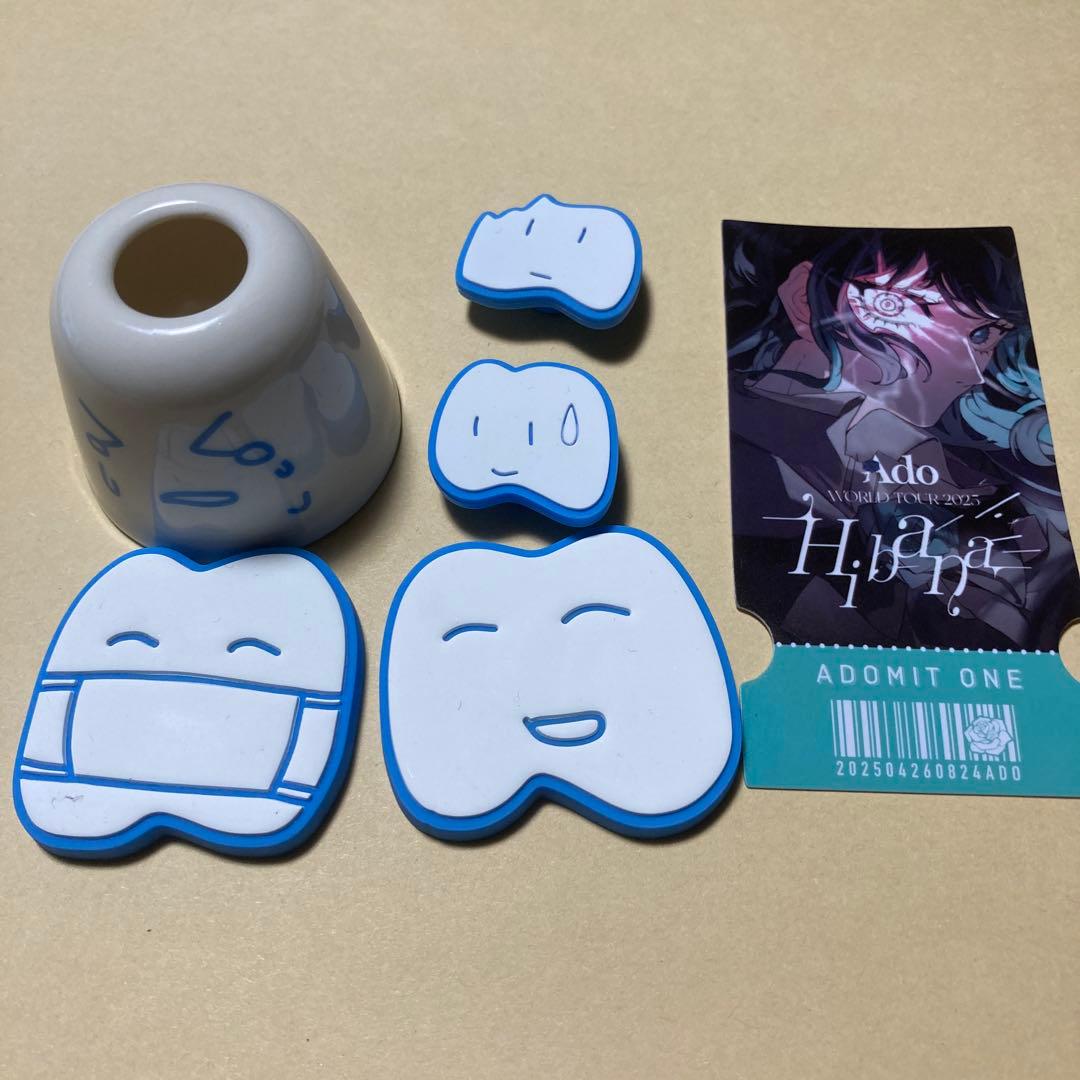 Ado ガチャ はちゃん チケットカード デコバッジ 歯ブラシホルダー