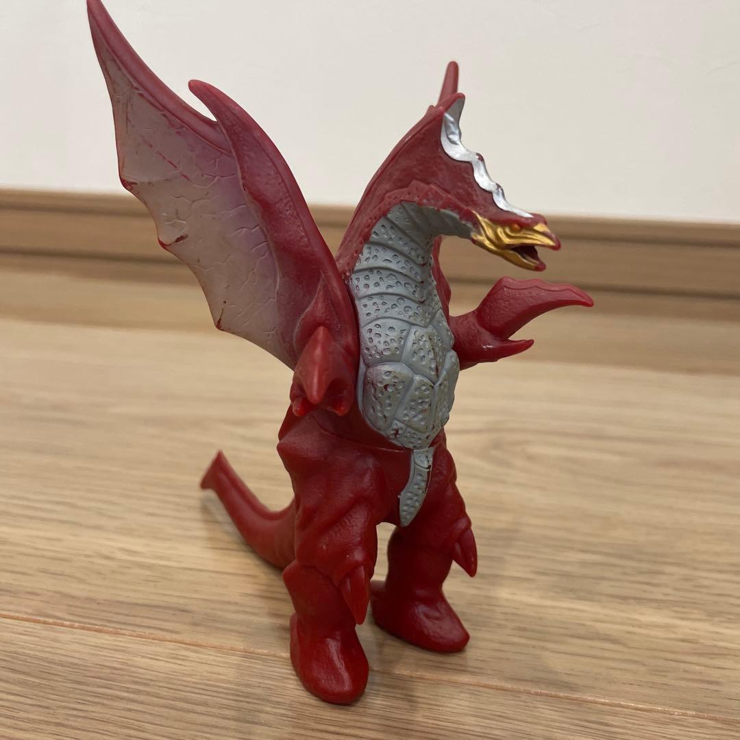 ウルトラマン＆怪獣 ソフビ15体まとめセット - メルカリ