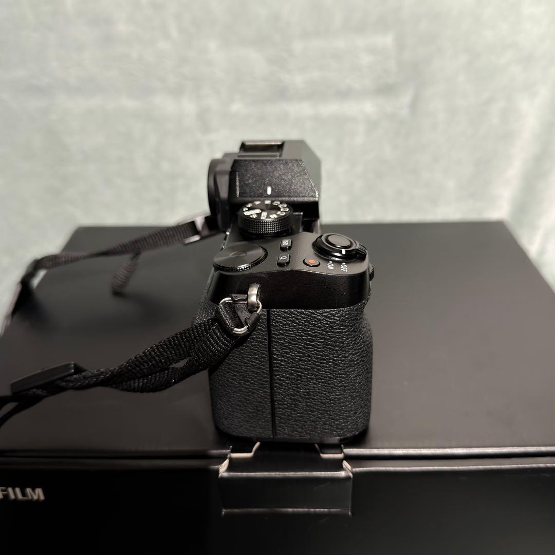 美品】FUJIFILM XS10 ボディ 女性使用 液晶フィルム付 付属品完備