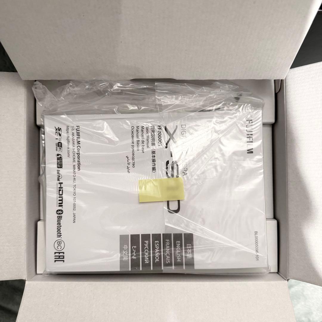 美品】FUJIFILM XS10 ボディ 女性使用 液晶フィルム付 付属品完備