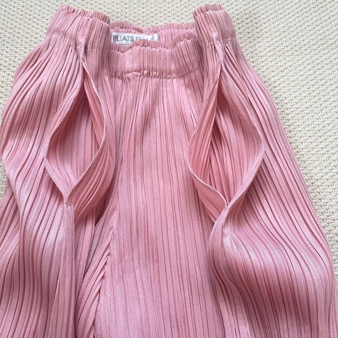 PLEATSPLEASE イッセイミヤケ フレアーワイドパンツ ピンク 2 - メルカリ