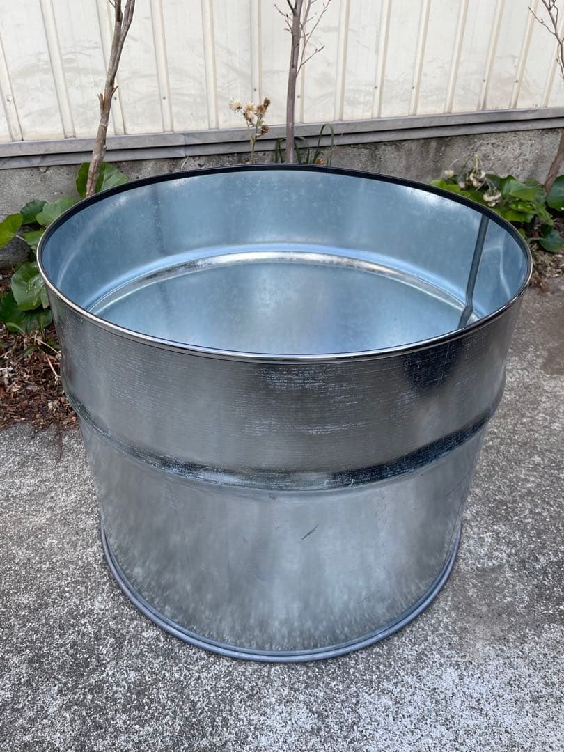 ドラム缶 半切り プランター 下半分 - メルカリ