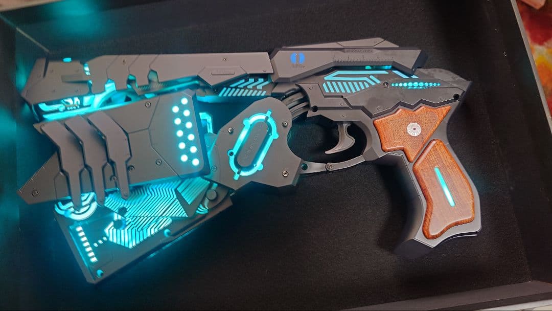 【限定品】ドミネーター SPECIAL EDITION (携帯用ケース付き) PSYCHO-PASS サイコパス」10周年を記念し、自動変形型「DOMINATOR