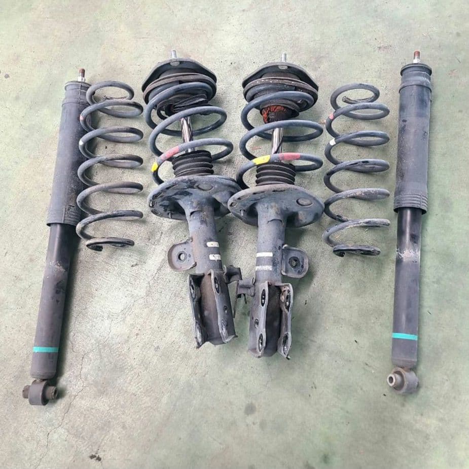 り*さ様 三連休限定セール 30 プリウス 純正 サスペンション 4点セット