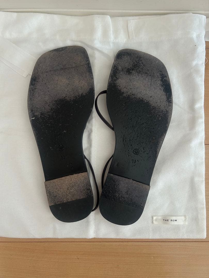THE ROW コンスタンスフラットサンダル - メルカリ