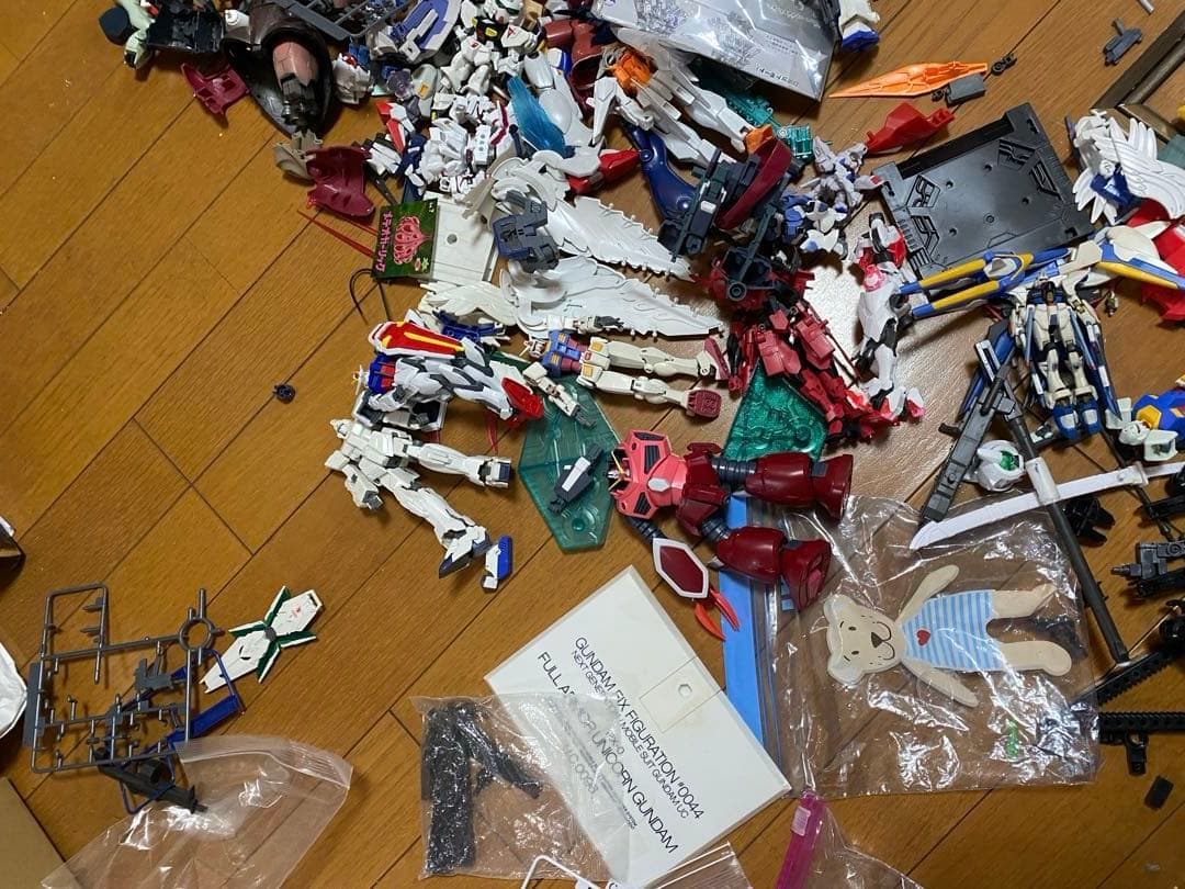 ガンプラ 大量 まとめ売り フィギュア hg ベアブリック その他 - メルカリ