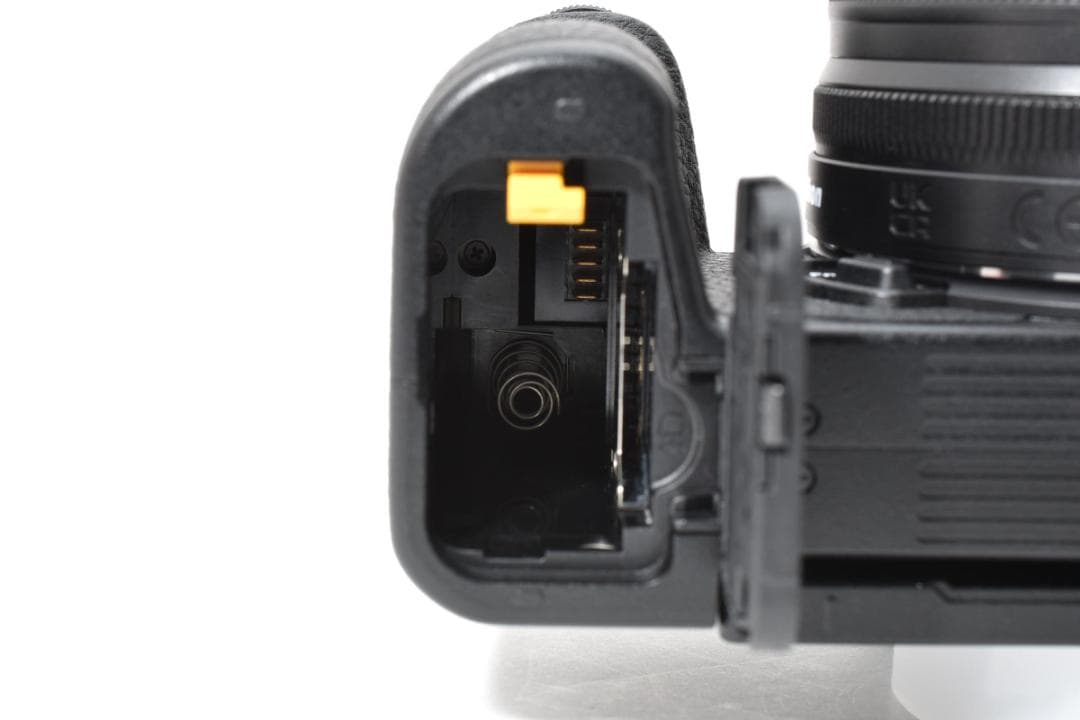 【ほぼ新品】ニコン Nikon Z50 《シャッター数僅か101回》