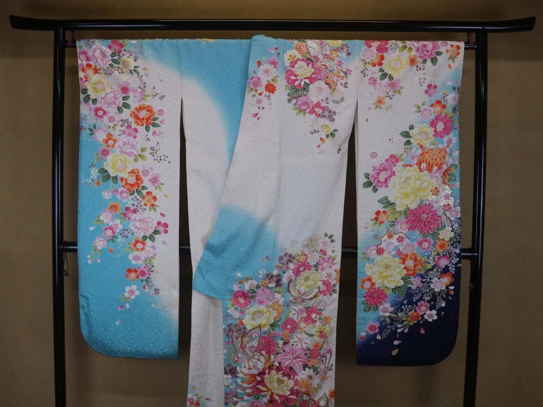 ブルー白染分け振袖（正絹）・六通袋帯（正絹）・長襦袢（合繊）三点