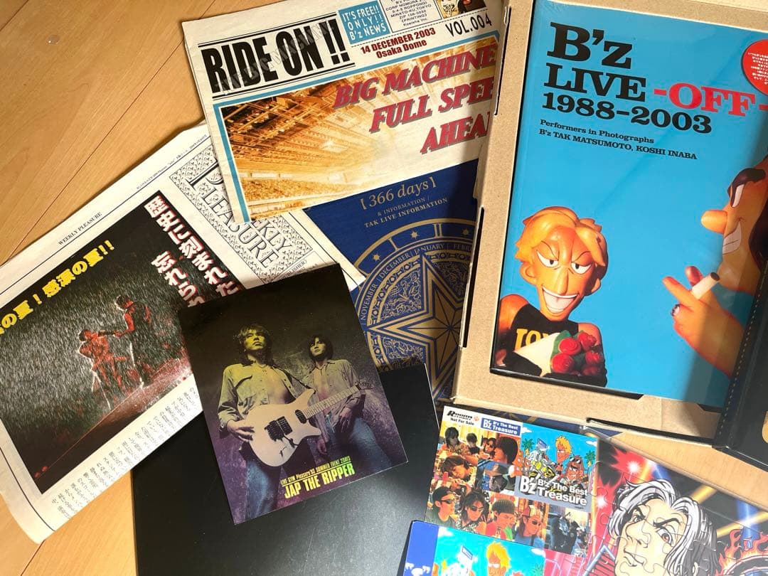 B'z ツアーパンフレット他グッズセット - メルカリ