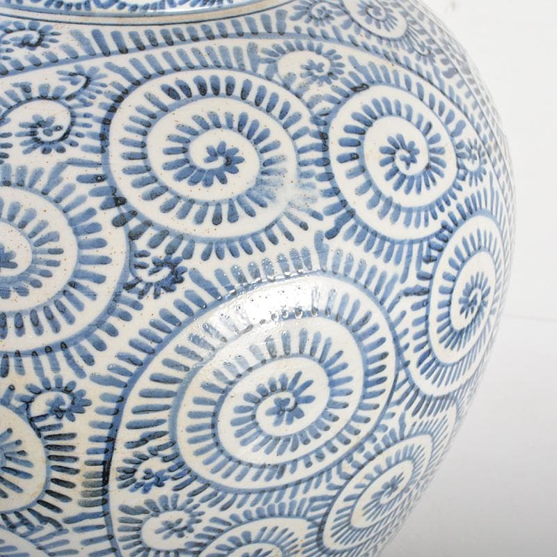 伊万里焼 古伊万里 染付 蛸唐草文 沈香壷 蓋物 飾壷 C 6047C - メルカリ