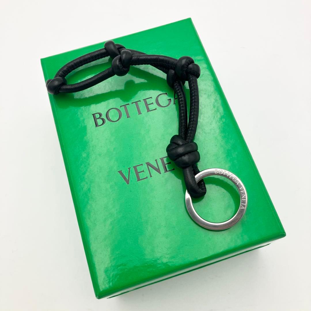 美品✨ ボッテガ キーリング キーホルダー レザーストラップ シルバー ブラック ボッテガヴェネタ BOTTEGA VENETA キーリング キーホルダー レザー