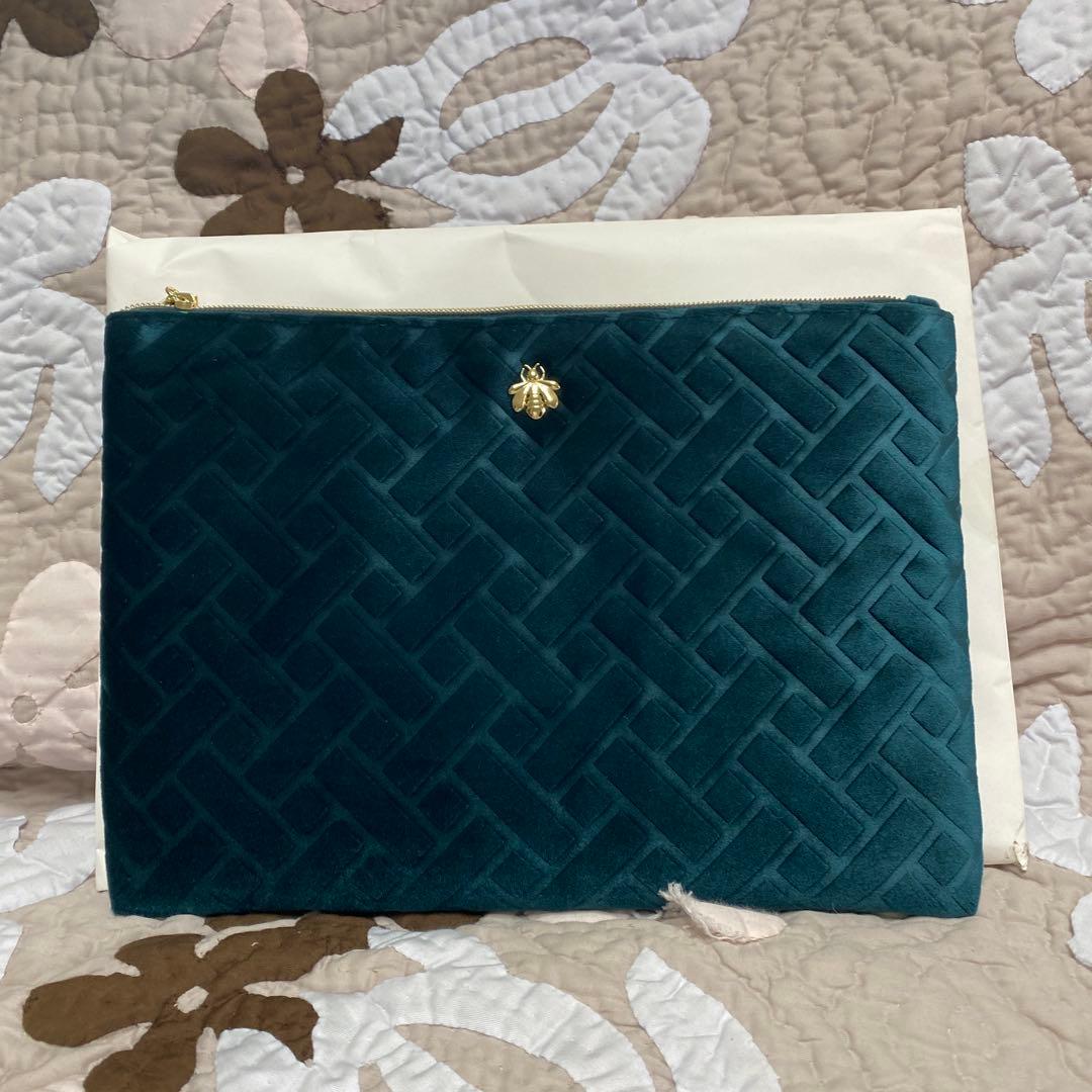 GUERLAIN ダークグリーン ポーチ - メルカリ