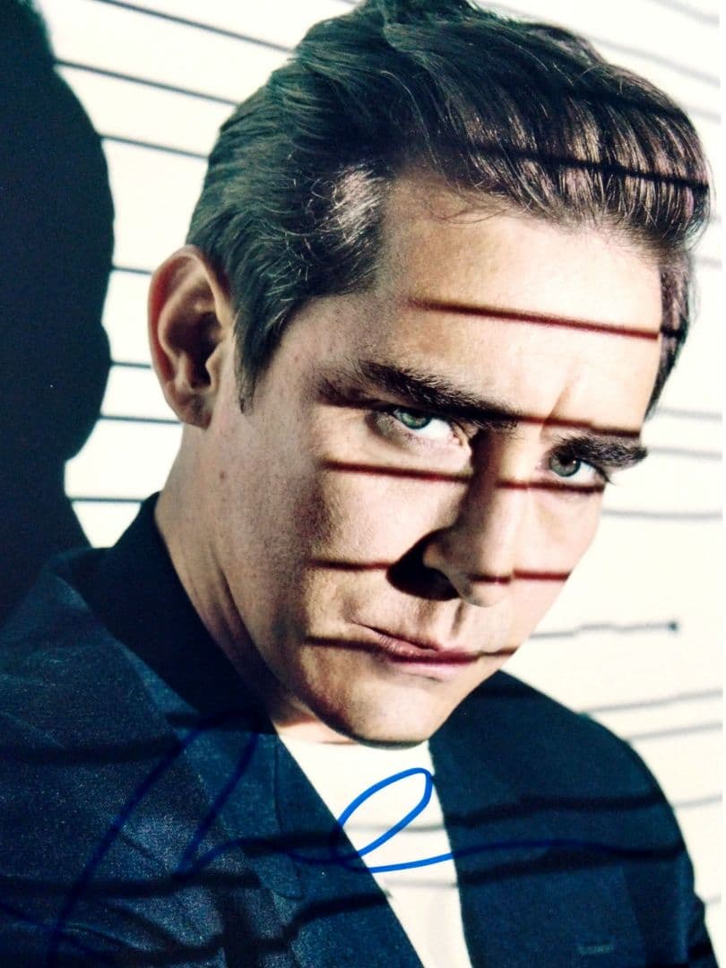 セール中…リー・ペイス直筆サイン入り超大型写真…トワイライト - メルカリ