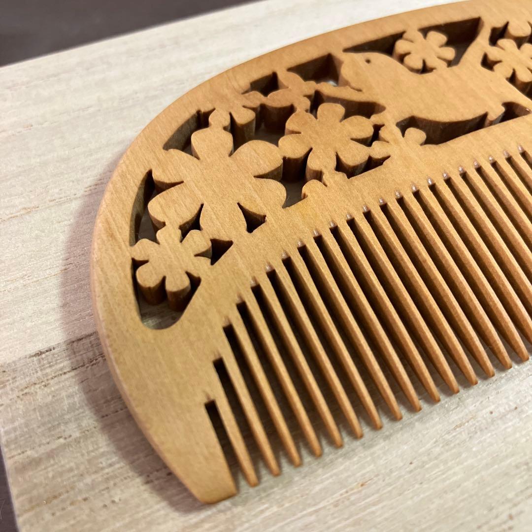 《新品同様》　つげ櫛 猫と花 さつまつげ　紅珊瑚　匠工芸　定価¥39,500