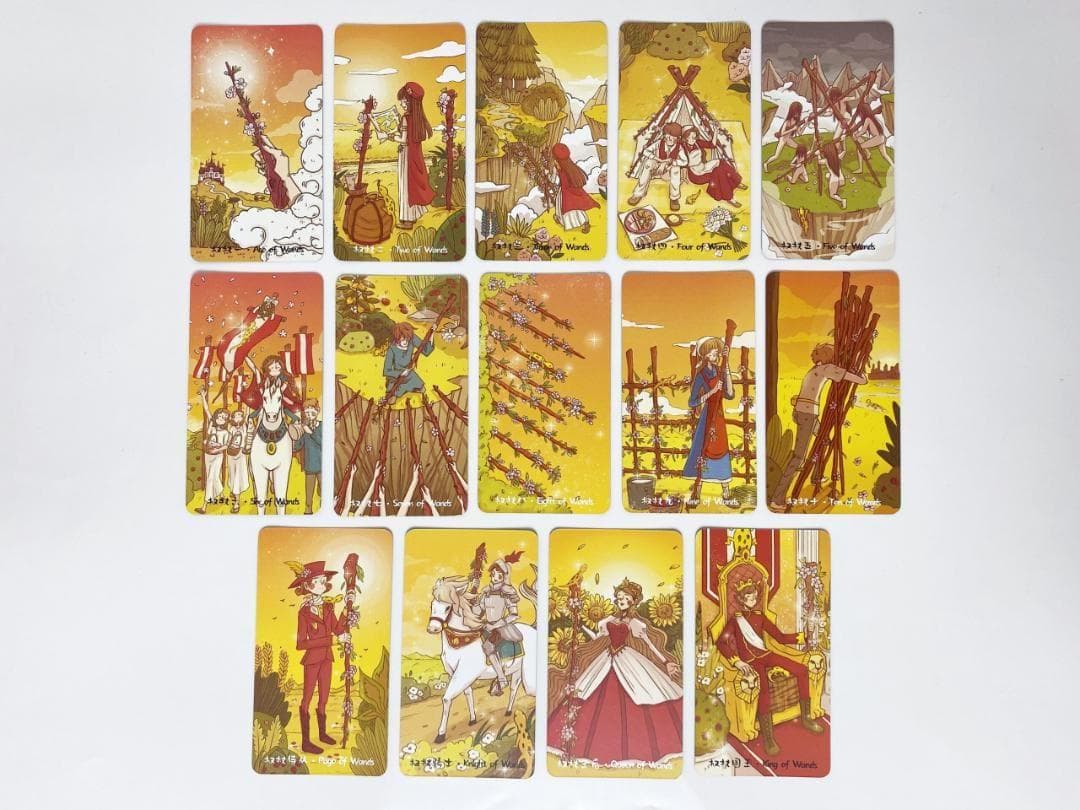 正規品タロットカード】豪華箔押し仕様✨童話や物語を描いた絵本のよう