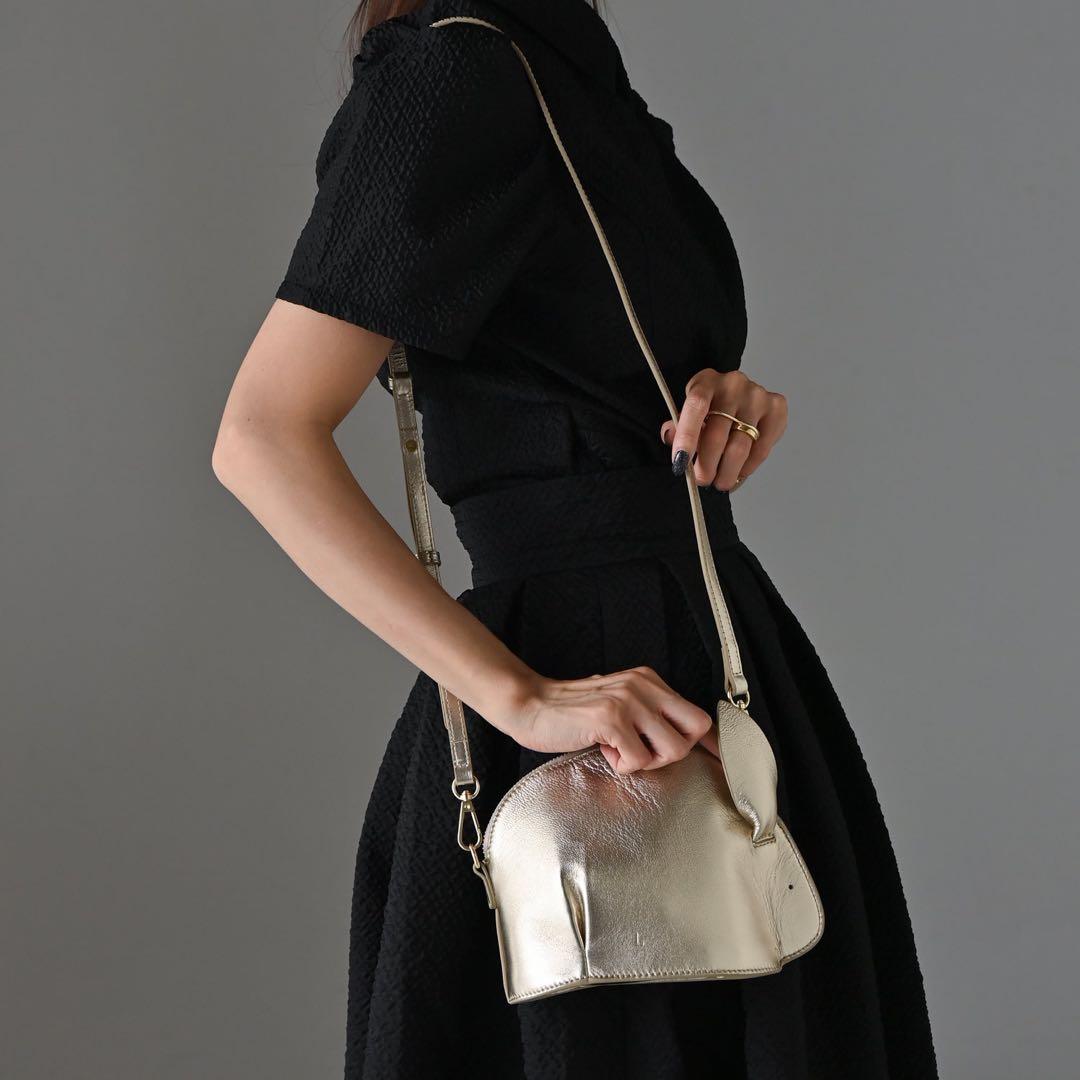 エルドット ウサギ レザー ポーチ ショルダー バッグ 黒 - メルカリ