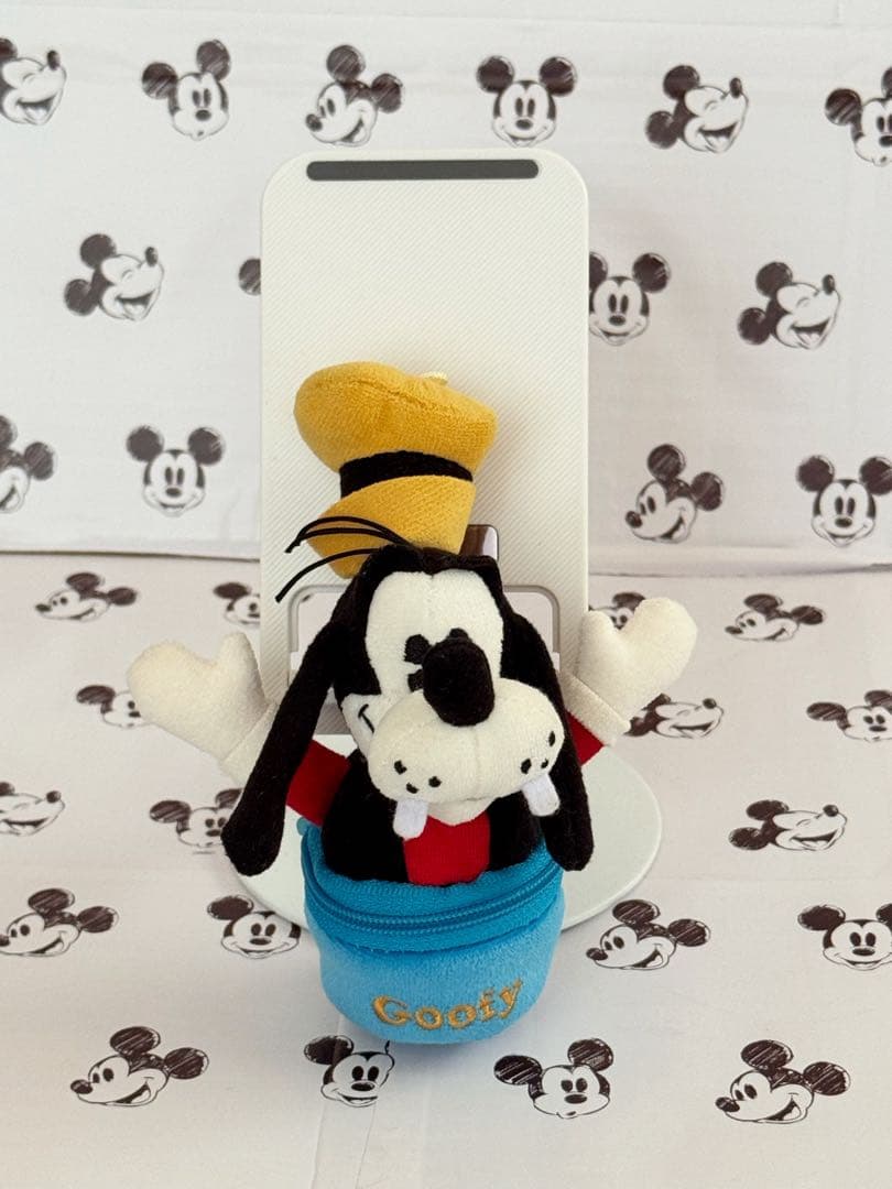 ディズニーストア　グーフィー　小物入れ　キーチェーン リュックデザイン！ 「ディズニーストア」 ミッキー、ミニー、ドナルド