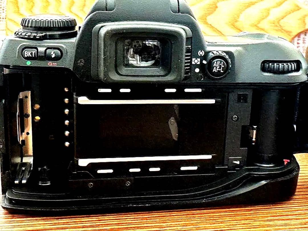 Nikon F80 フィルム一眼レフカメラ レンズ付き - メルカリ