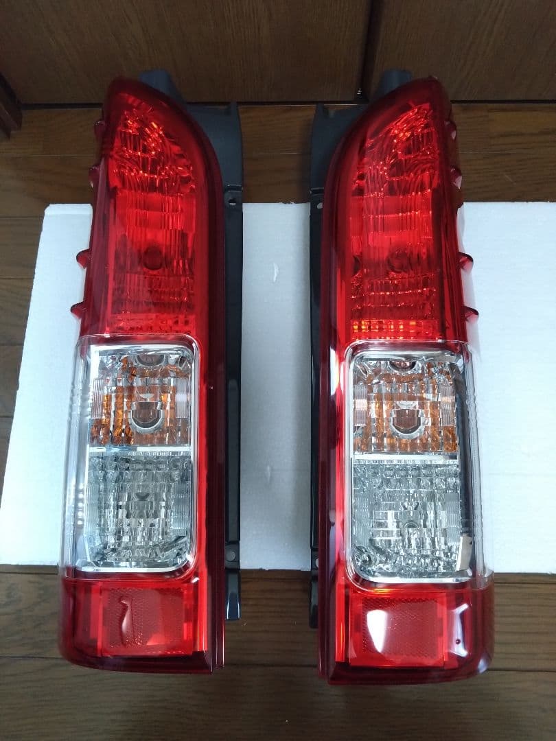 トヨタ　ハイエース　純正　テールランプ トヨタ 200系 ハイエース 4型 5型 6型 7型 8型 純正 タイプ フィン
