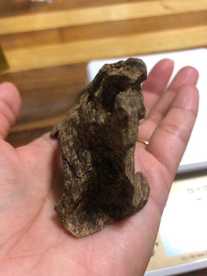 ベトナム産高品質沈香伽羅14.5g香木水に沈みます。 楽天市場】ベトナム産 天然沈香 高ランク甘味 5g 量り売り 沈水香木