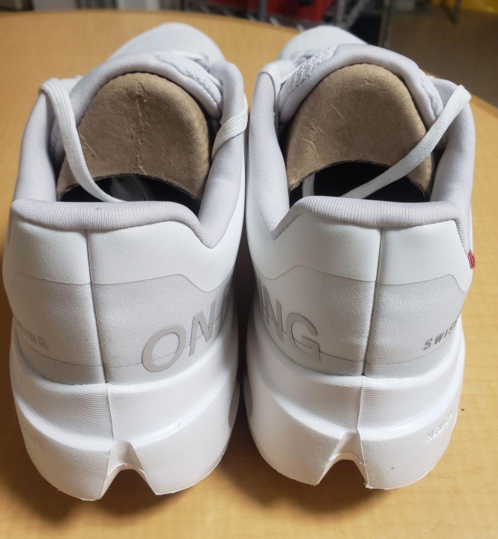 未使用Cloudsurfer Next　24.0cm