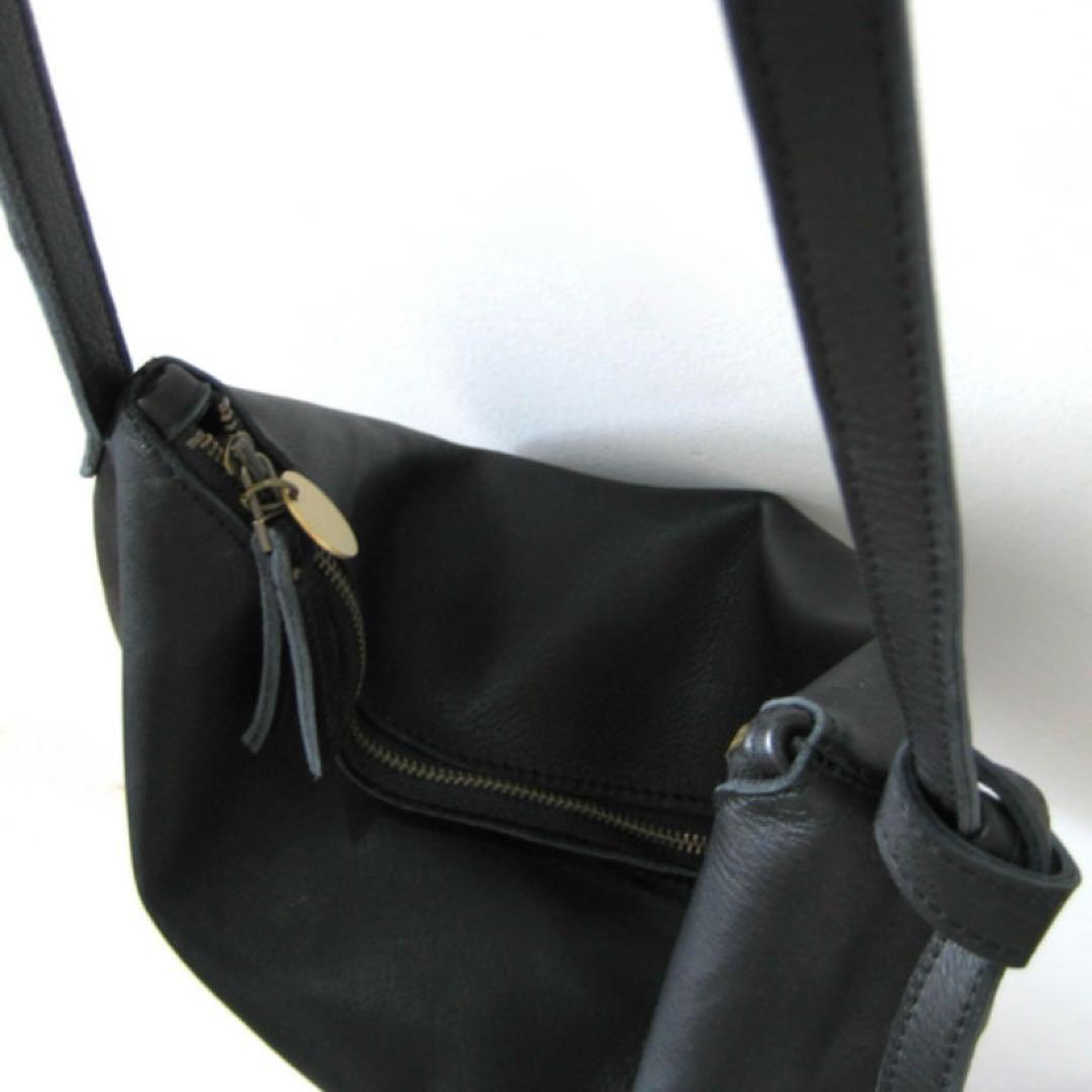 ユッキーノ ハーフムーン ブラック 本革製 ミニショルダーバッグ