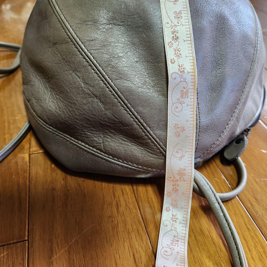 ヨーガンレール ラグビーボールショルダーバッグ グレージュ - メルカリ