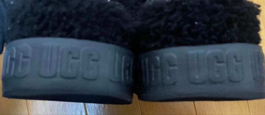 UGG Oh Fluffita サンダル - ブラック - メルカリ