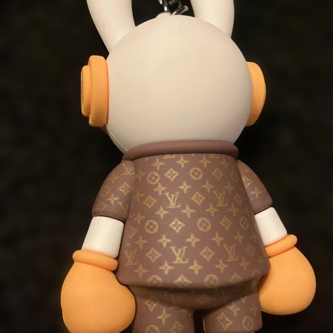 LOUIS VUITTON【ルイヴィトン】うさぎキーホルダー ノベルティ - メルカリ