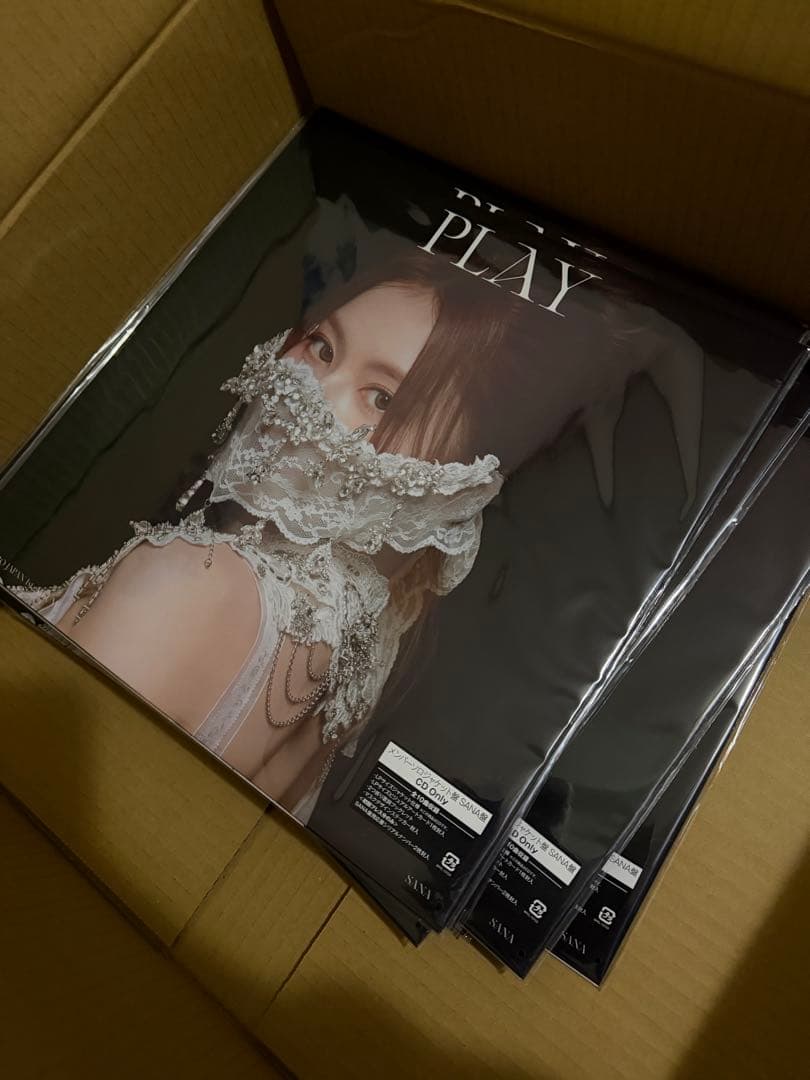 MISAMO PLAY SANA盤 17枚セット MISAMO JAPAN 1st ALBUM『PLAY』初回限定盤B – JYP JAPAN ONLINE STORE