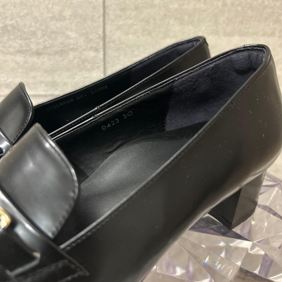 新品　未使用　アシックスブラックローファー ゴールドチェーン装飾　24.5cm